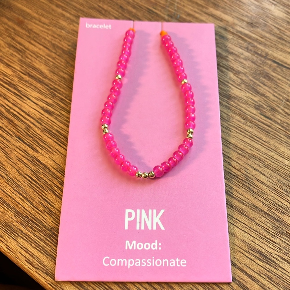 Francesca’s NWT Pink and Gold Beaded Mood Bracelet
